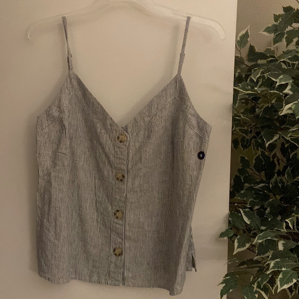🏷 NWT Pinstripe Linen Button Tank 🏷